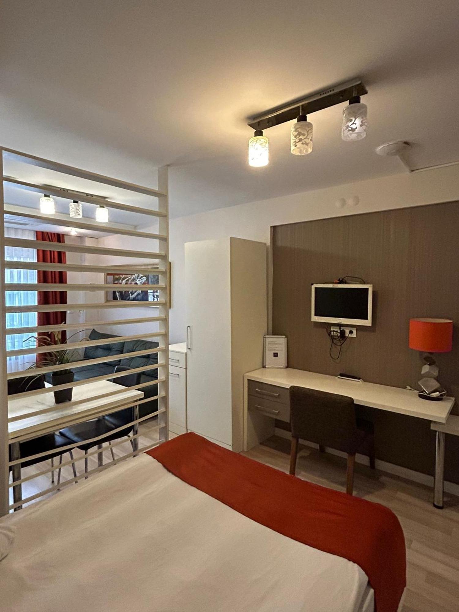 Arwin Hotel เอสเกซีเฮียร์ ภายนอก รูปภาพ
